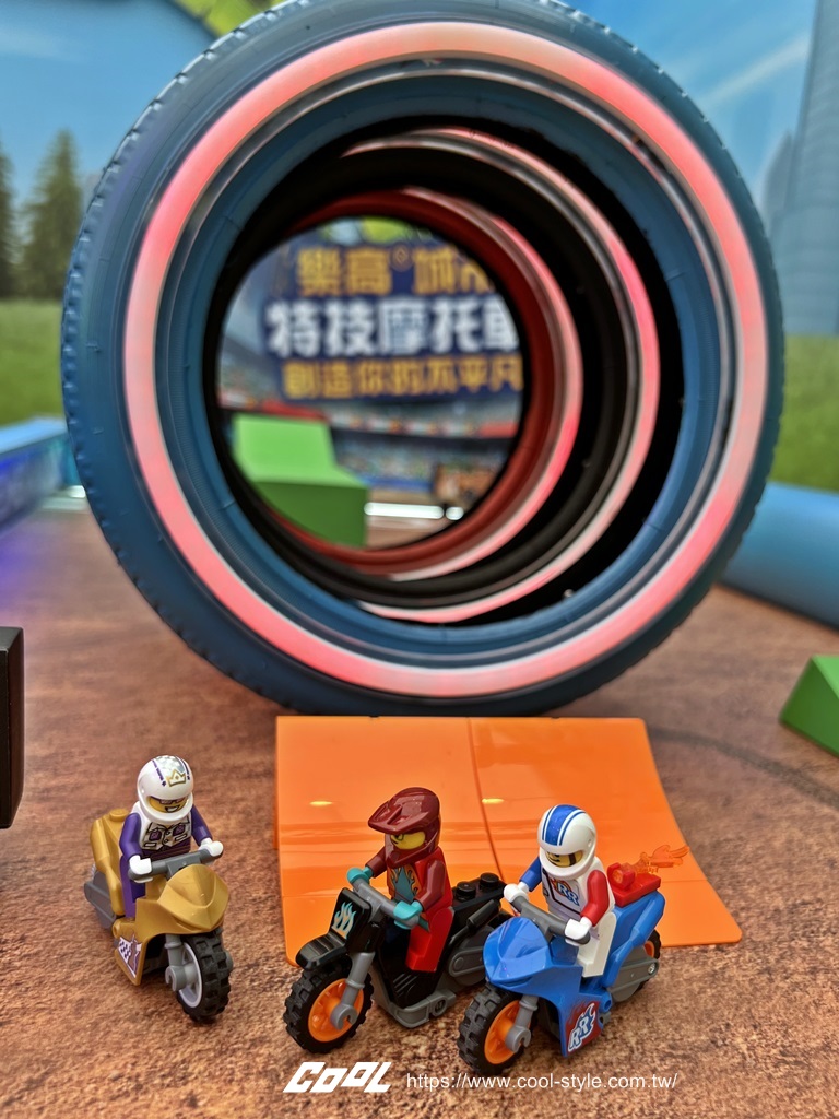 樂高遊樂園快閃台北 17 天！巨型樂高生日蛋糕、溜滑梯超好拍，復刻經典盒組免費帶回家