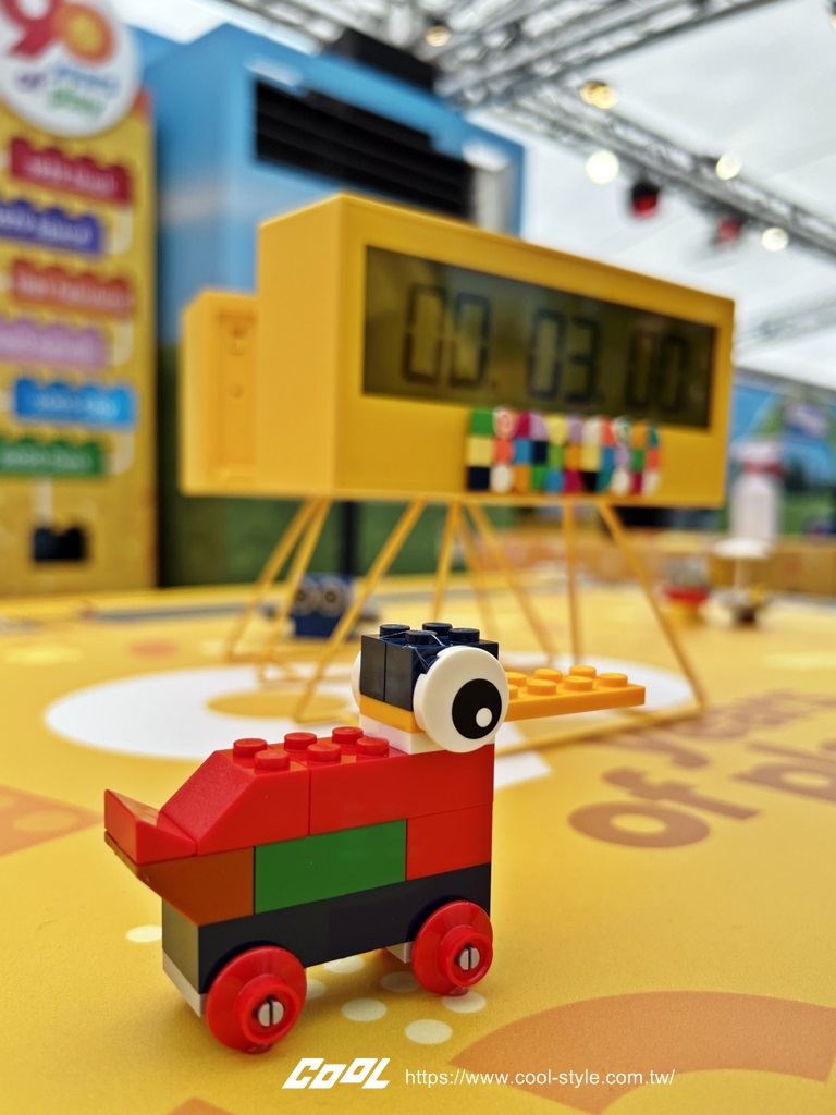 樂高遊樂園快閃台北 17 天！巨型樂高生日蛋糕、溜滑梯超好拍，復刻經典盒組免費帶回家