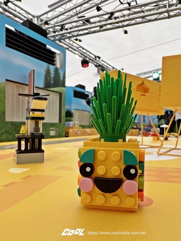 樂高遊樂園快閃台北 17 天！巨型樂高生日蛋糕、溜滑梯超好拍，復刻經典盒組免費帶回家