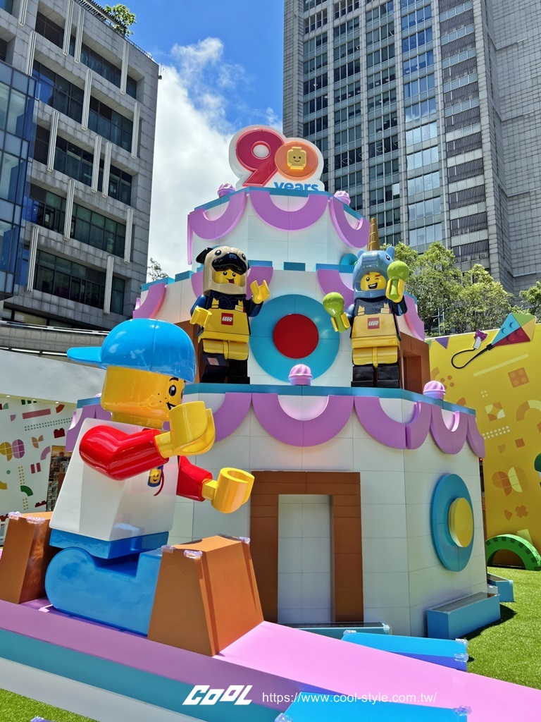 樂高遊樂園快閃台北 17 天！巨型樂高生日蛋糕、溜滑梯超好拍，復刻經典盒組免費帶回家
