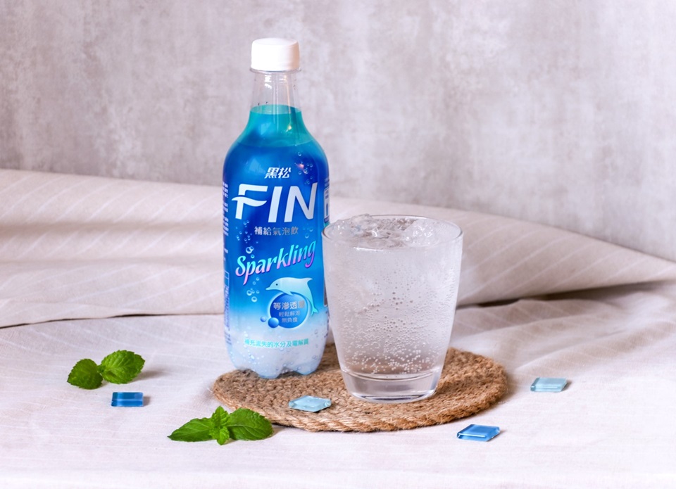 2022 夏季超商氣泡飲生力軍「黑松 FIN 補給氣泡飲」，綿密氣泡低熱量、快速補充電解質更消暑解渴