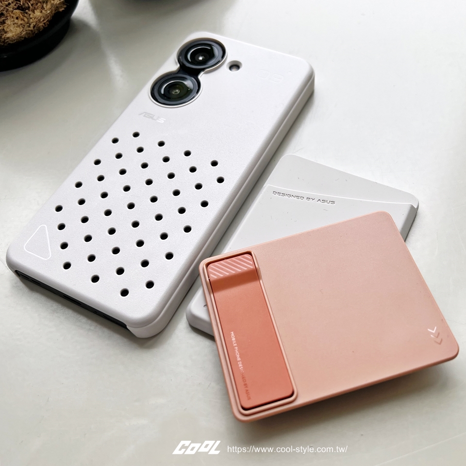 ASUS Zenfone 9 新旗艦好用亮點開箱試玩！5.9 吋輕巧手感拿著坐雲霄飛車也OK、大眼雙鏡頭超Ｑ又實用