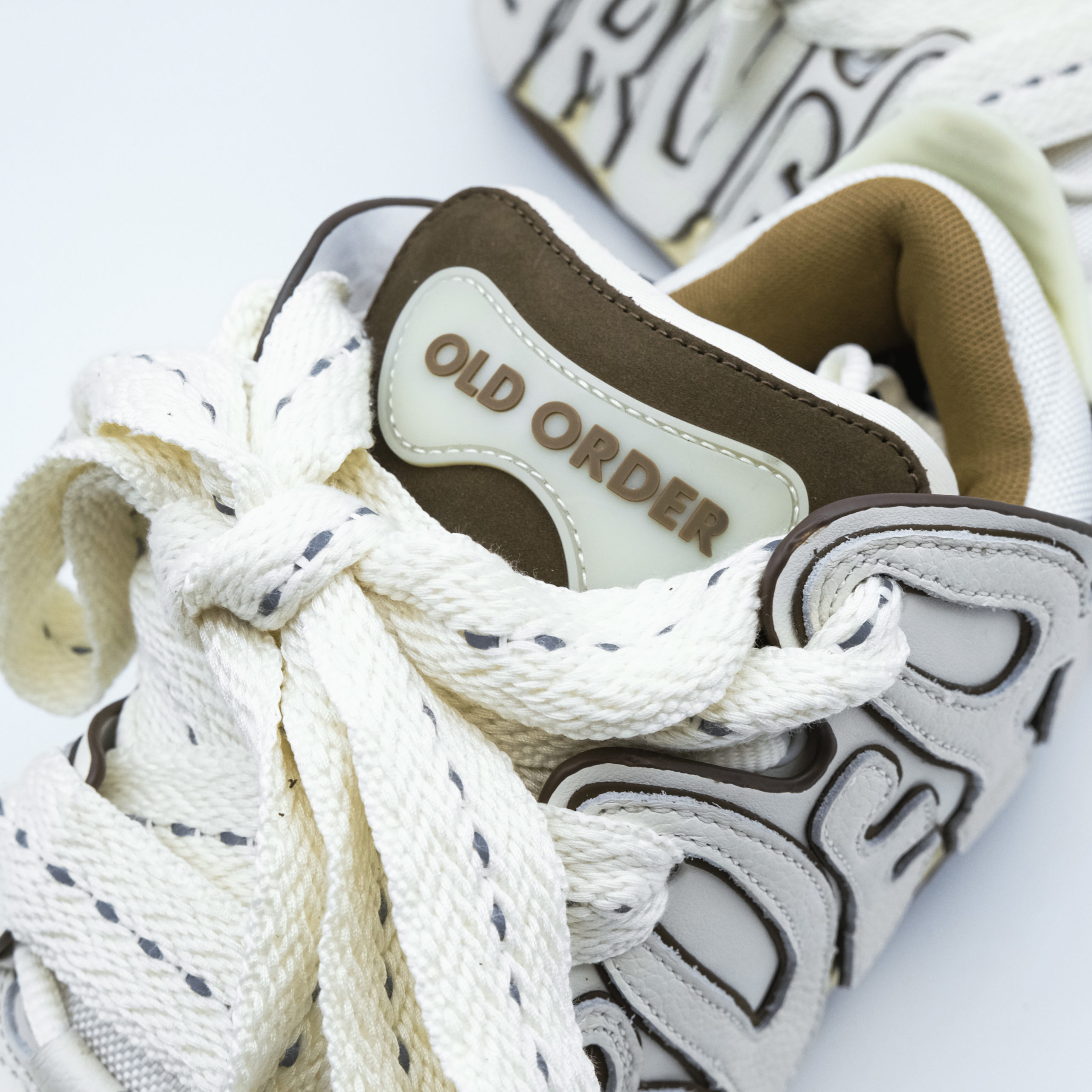 COOL 開箱｜媲美精品等級！以為只是王嘉爾同款，想不到潮流品牌 OLD ORDER 仔細看有點猛！