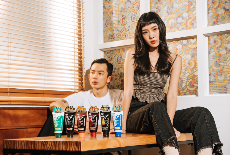 臉帥天才秘密？女友幫你洗：用對洗面乳!解決黑頭油肌 澎澎胺基酸油水平衡洗面乳 洗出帥氣好膚質！