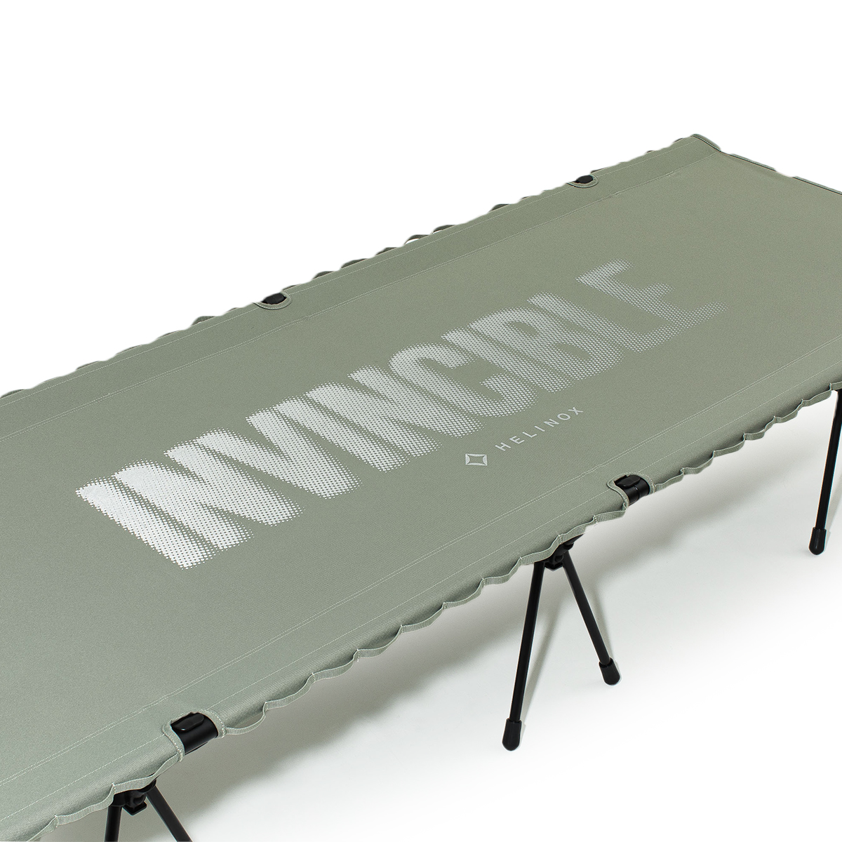 露營踏青、居家擺設都潮翻！INVINCIBLE  攜手韓國專業戶外品牌 Helinox 首度推出聯名系列！