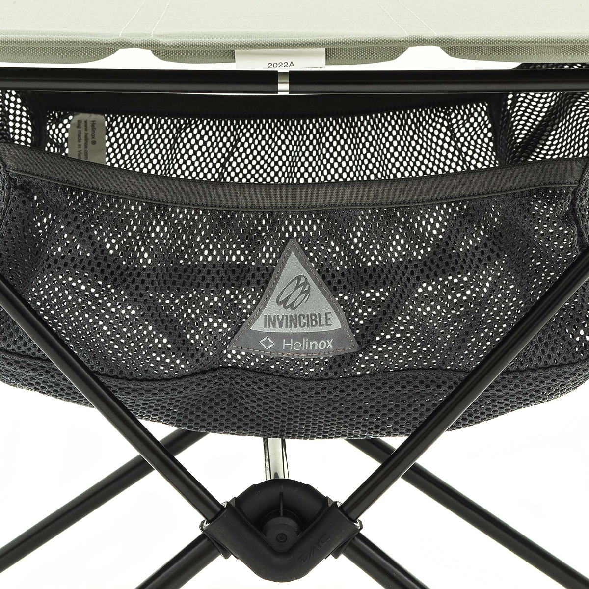 露營踏青、居家擺設都潮翻！INVINCIBLE  攜手韓國專業戶外品牌 Helinox 首度推出聯名系列！