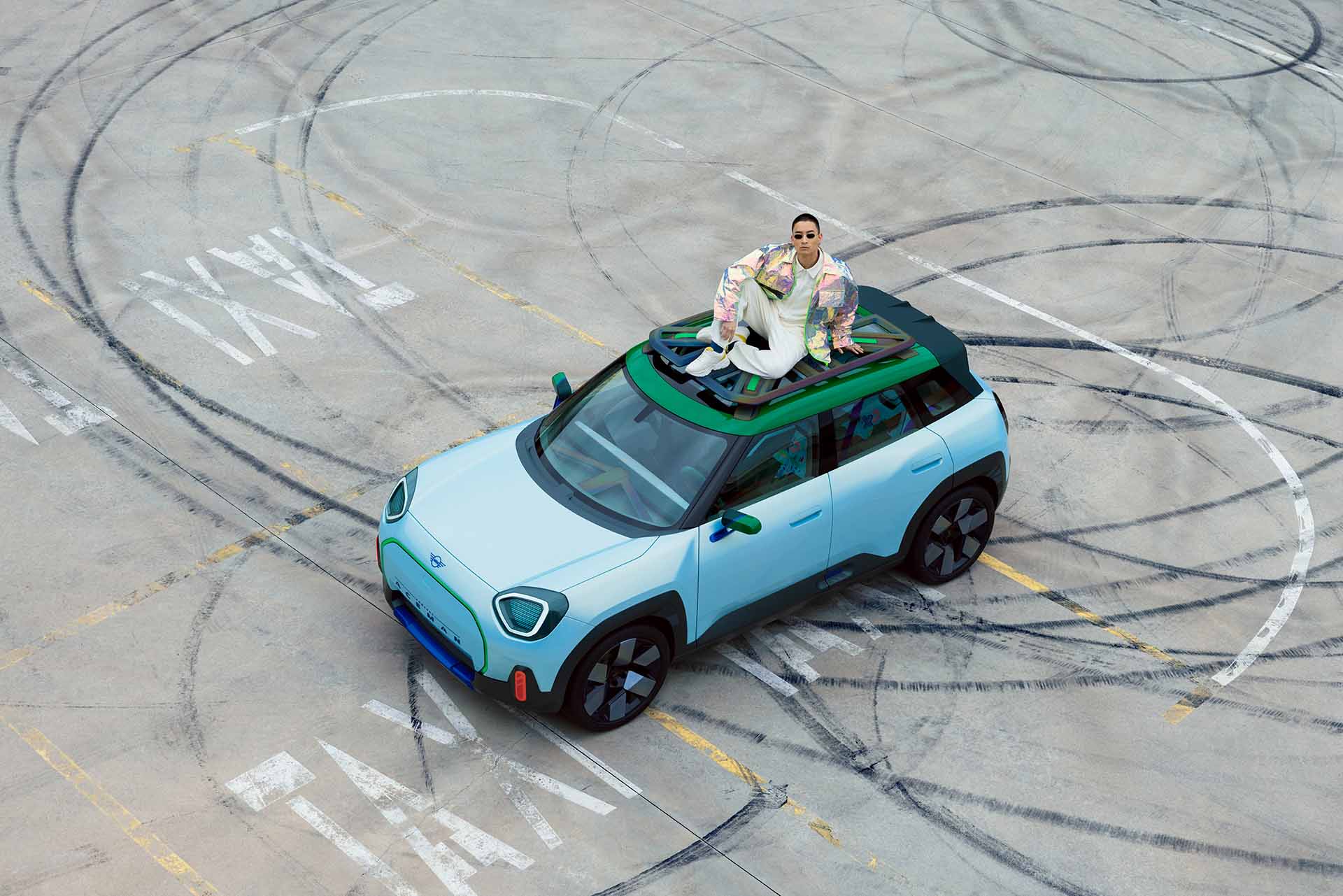 挑高的小可愛，MINI 發表 Concept Aceman 純電休旅概念車