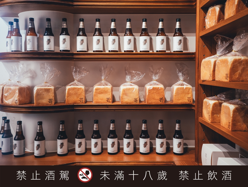 嵜本SAKImoto Bakery X 金色三麥「極生啤酒」 慢發酵工法神還原生吐司柔軟細滑口感