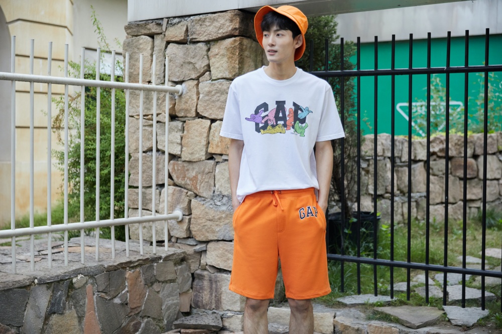 《巴斯光年》、《六人行》及《小小兵》等神作都來了！ Gap 9 大聯名 T 一次集結登場！
