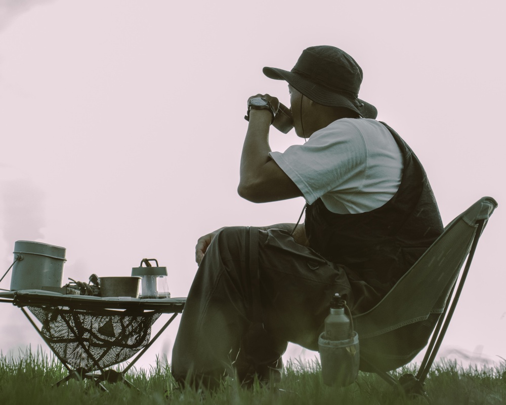 露營踏青、居家擺設都潮翻！INVINCIBLE  攜手韓國專業戶外品牌 Helinox 首度推出聯名系列！