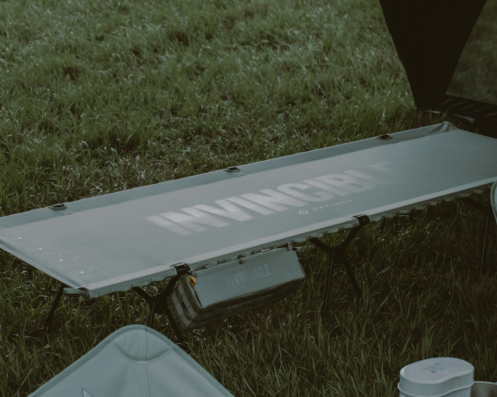 露營踏青、居家擺設都潮翻！INVINCIBLE  攜手韓國專業戶外品牌 Helinox 首度推出聯名系列！