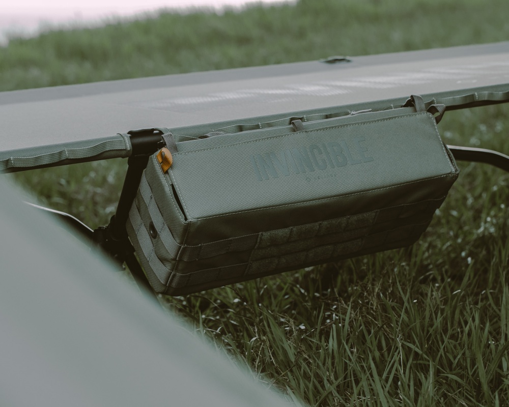 露營踏青、居家擺設都潮翻！INVINCIBLE  攜手韓國專業戶外品牌 Helinox 首度推出聯名系列！