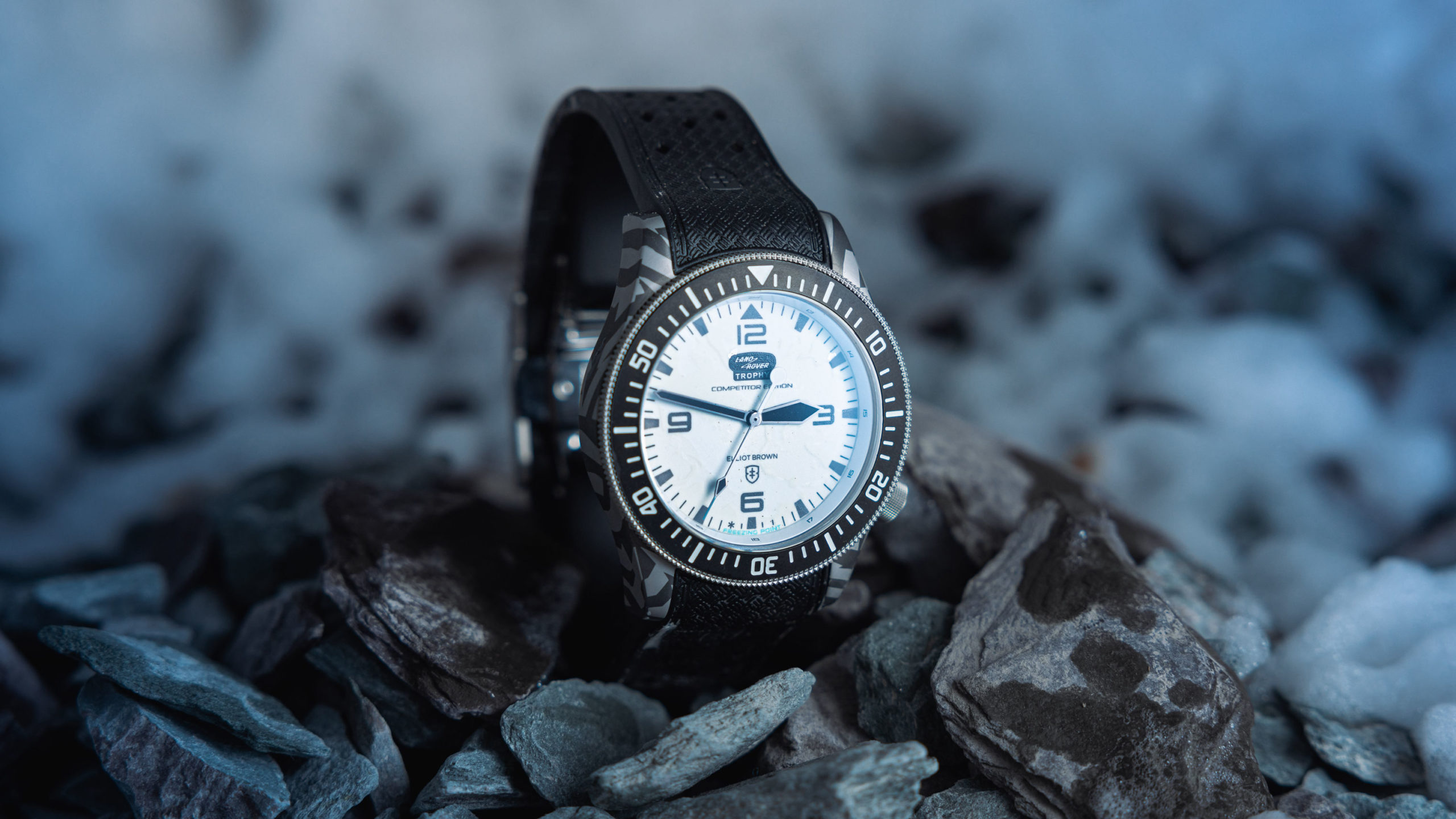 LAND ROVER 向經典致敬 推出限量版 CLASSIC DEFENDER V8 TROPHY II