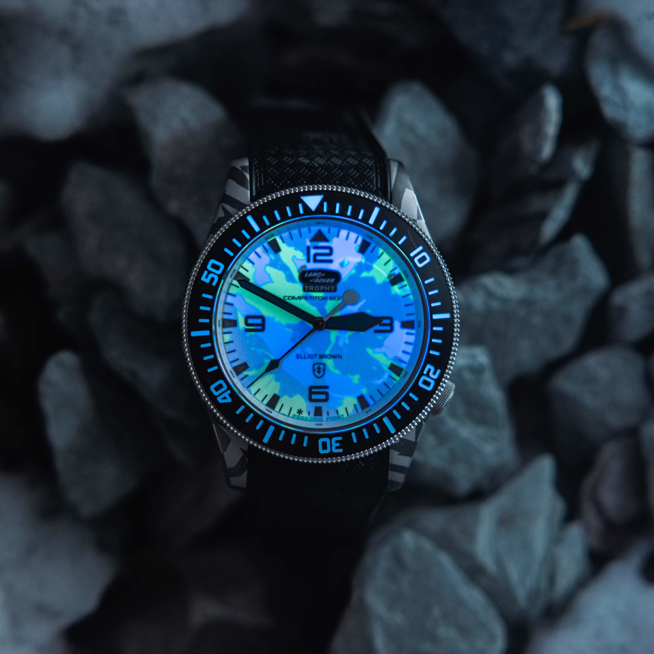 LAND ROVER 向經典致敬 推出限量版 CLASSIC DEFENDER V8 TROPHY II