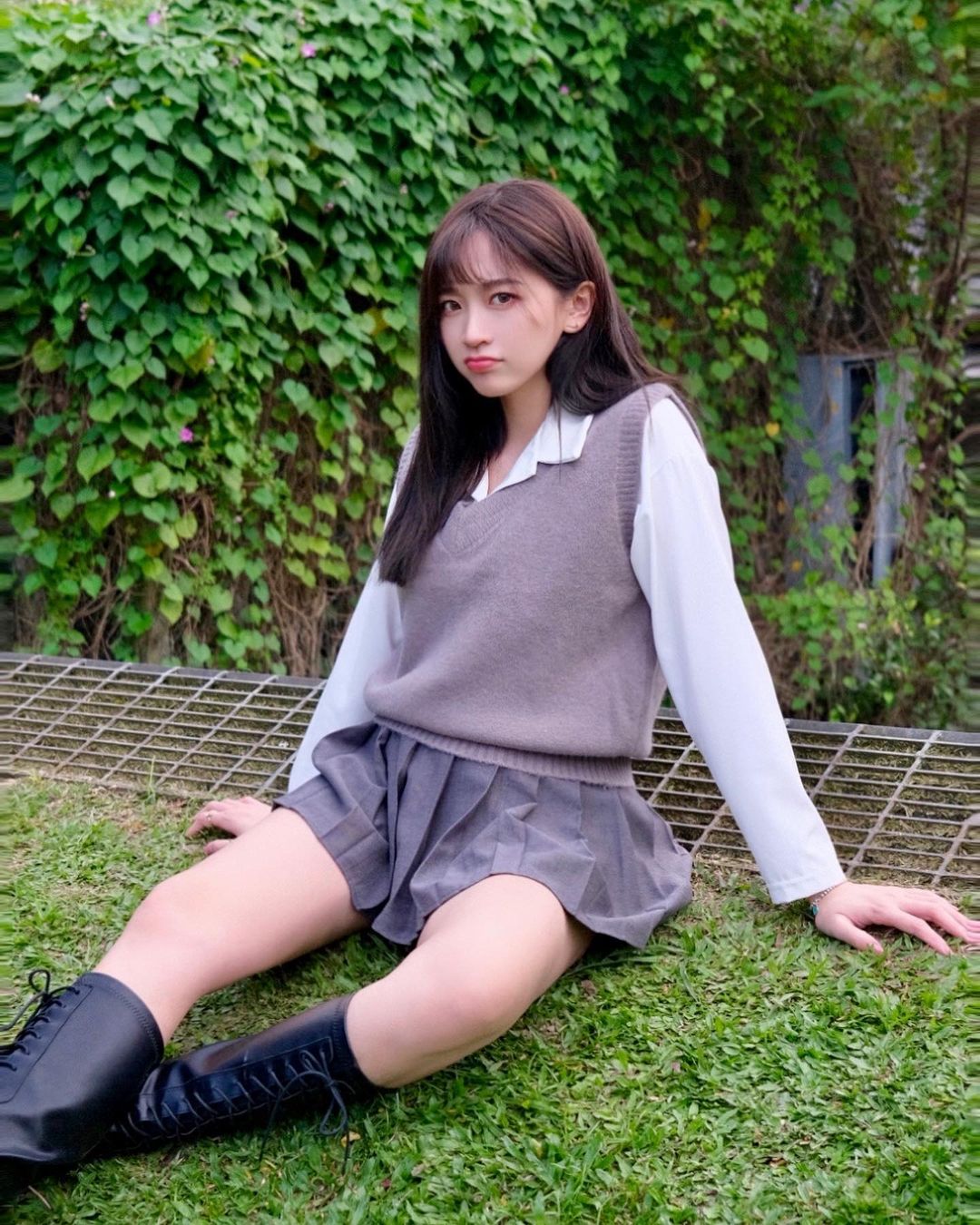 《反骨》乖乖牌語謙造反啦！泰國行超火辣裝扮曝光「牠」也受不了⋯衝上去強吻一波