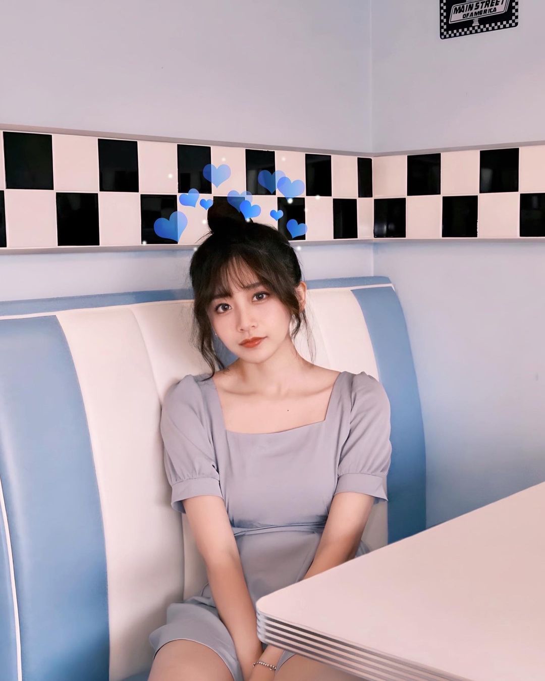 《反骨》乖乖牌語謙造反啦！泰國行超火辣裝扮曝光「牠」也受不了⋯衝上去強吻一波