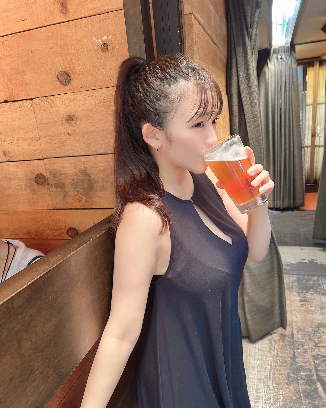 天下第一巨乳！天木純綁肩泳衣包不住 I 罩杯「震撼視角」側乳全溢出