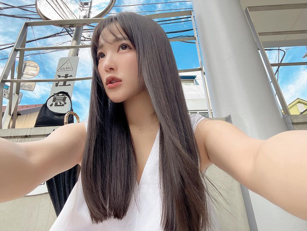 天下第一巨乳！天木純綁肩泳衣包不住 I 罩杯「震撼視角」側乳全溢出