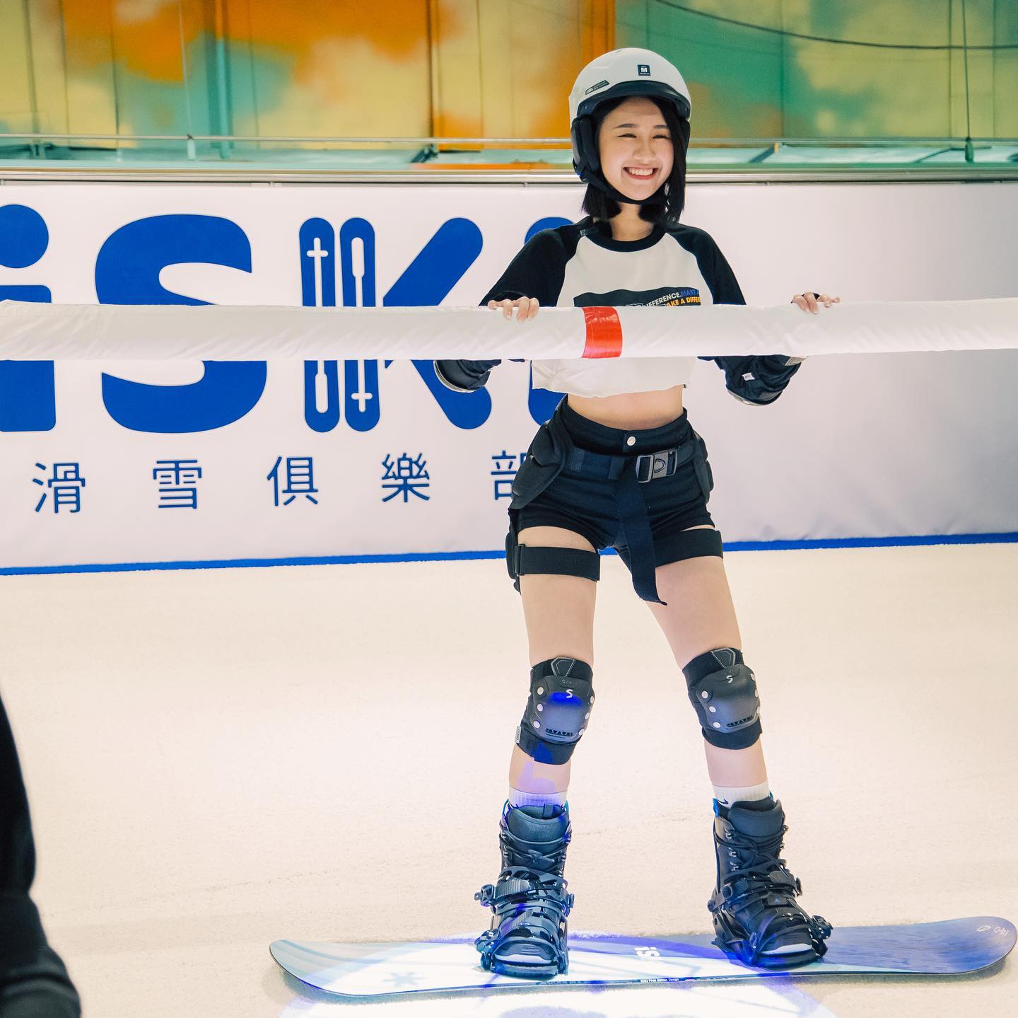 2023 室內玩極限運動好涼快呀！浪漫冰上樂園、霓虹燈衝浪、21米深自由潛水