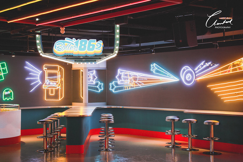 2023 室內玩極限運動好涼快呀！浪漫冰上樂園、霓虹燈衝浪、21米深自由潛水