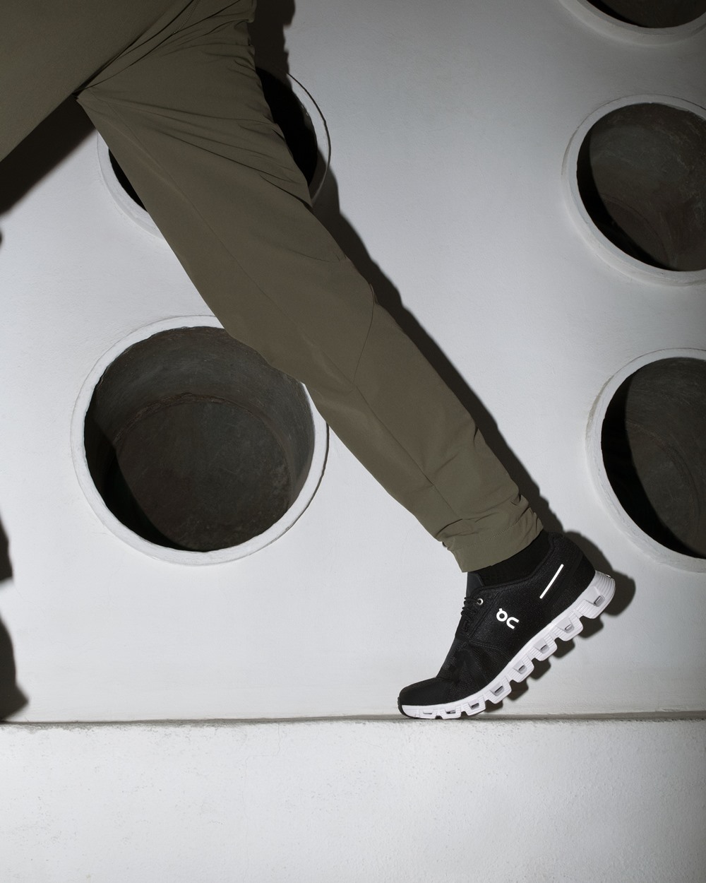 「球王費德勒」愛到親自設計研發！瑞士 On 昂跑 Cloud 5 時尚登台，雲端緩衝科技兼具外型與舒適！