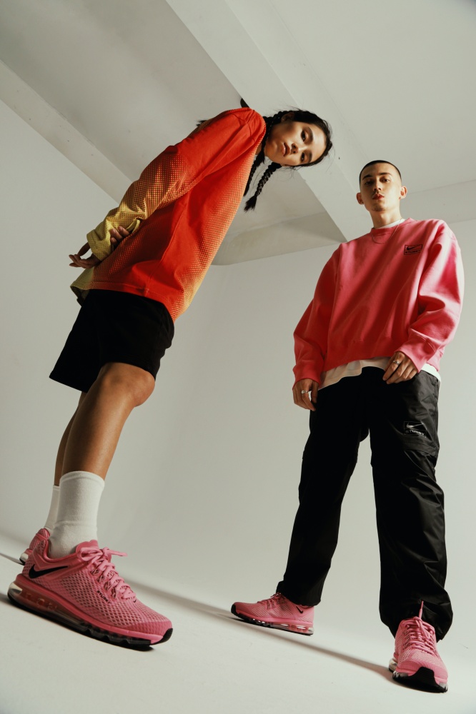 台灣販售預告｜粉色倒勾你能閃？ Stüssy x Nike Air Max 2013 三色及服飾系列登台！