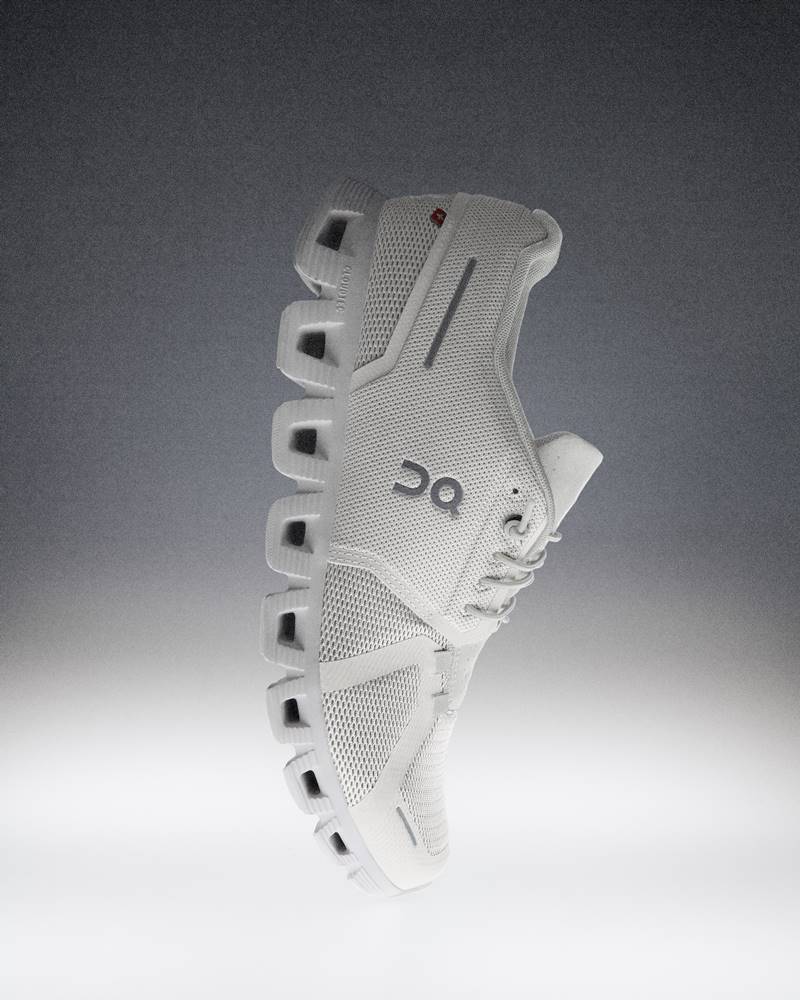 「球王費德勒」愛到親自設計研發！瑞士 On 昂跑 Cloud 5 時尚登台，雲端緩衝科技兼具外型與舒適！