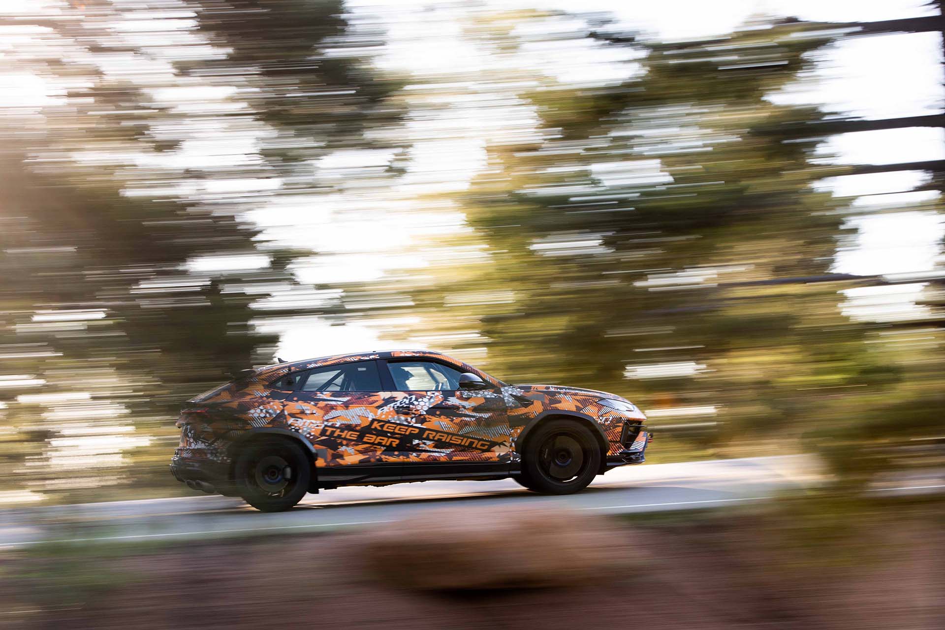 賣啥藥？Lamborghini 謎之 Urus 打破 Pikes Peak 登頂紀錄，看來將有新車登場了！