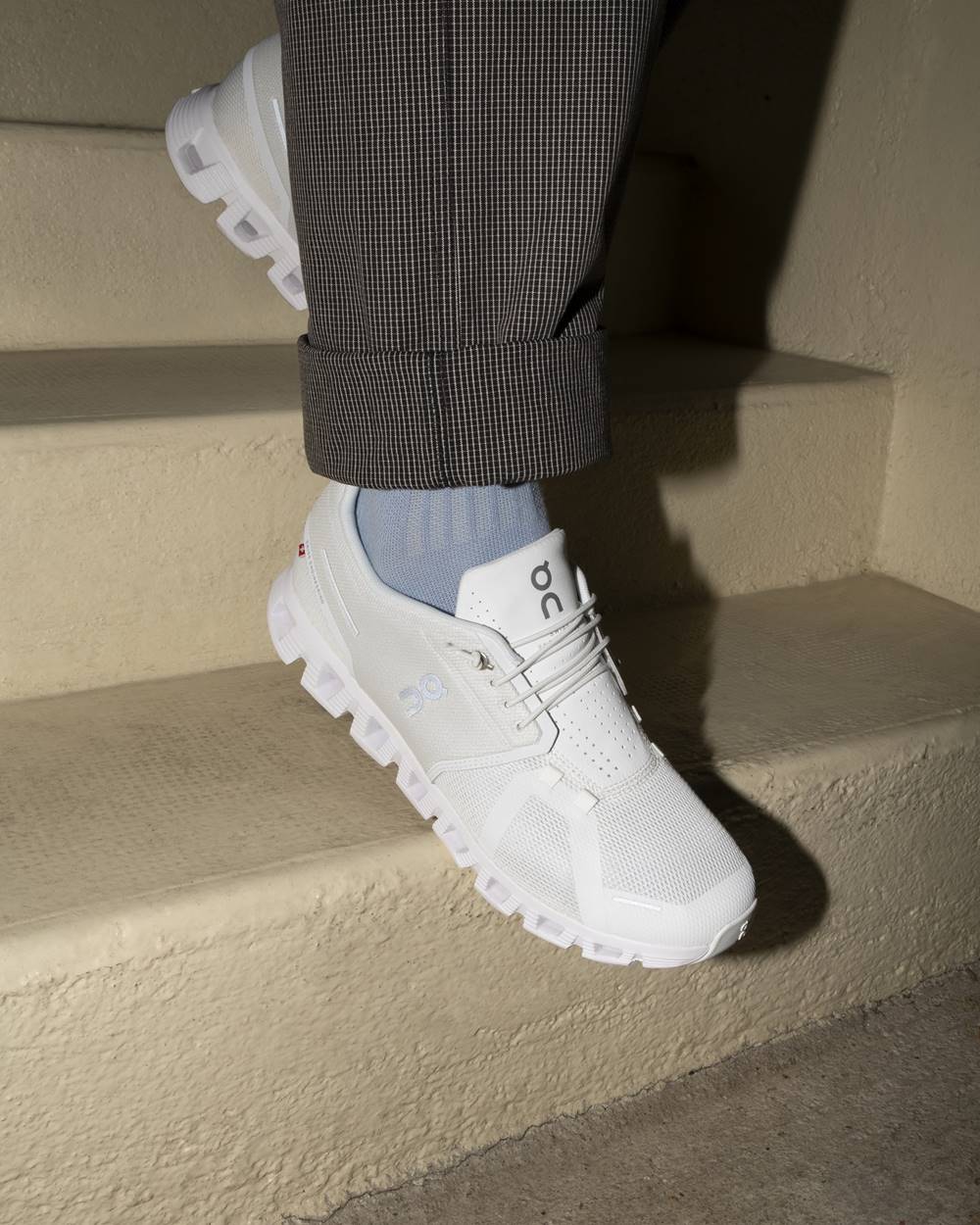 「球王費德勒」愛到親自設計研發！瑞士 On 昂跑 Cloud 5 時尚登台，雲端緩衝科技兼具外型與舒適！