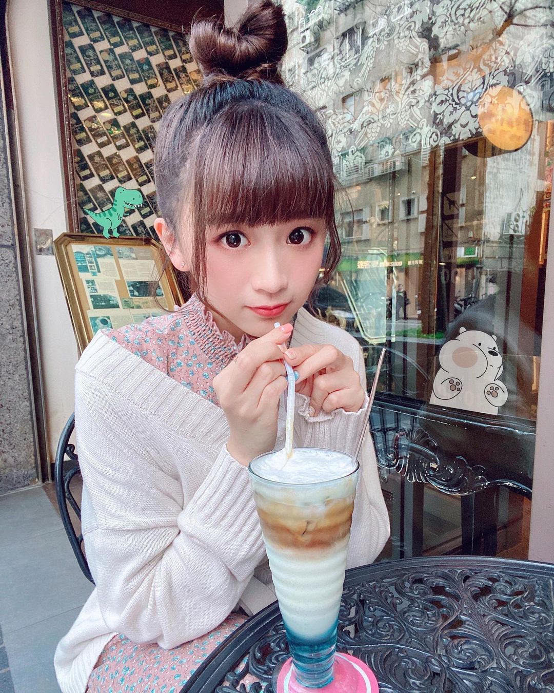 《反骨》乖乖牌語謙造反啦！泰國行超火辣裝扮曝光「牠」也受不了⋯衝上去強吻一波