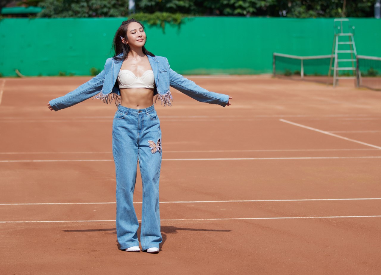 梁文音完美蛻變「運動甜心」，新歌《宜自己》大秀「川」字腹肌！