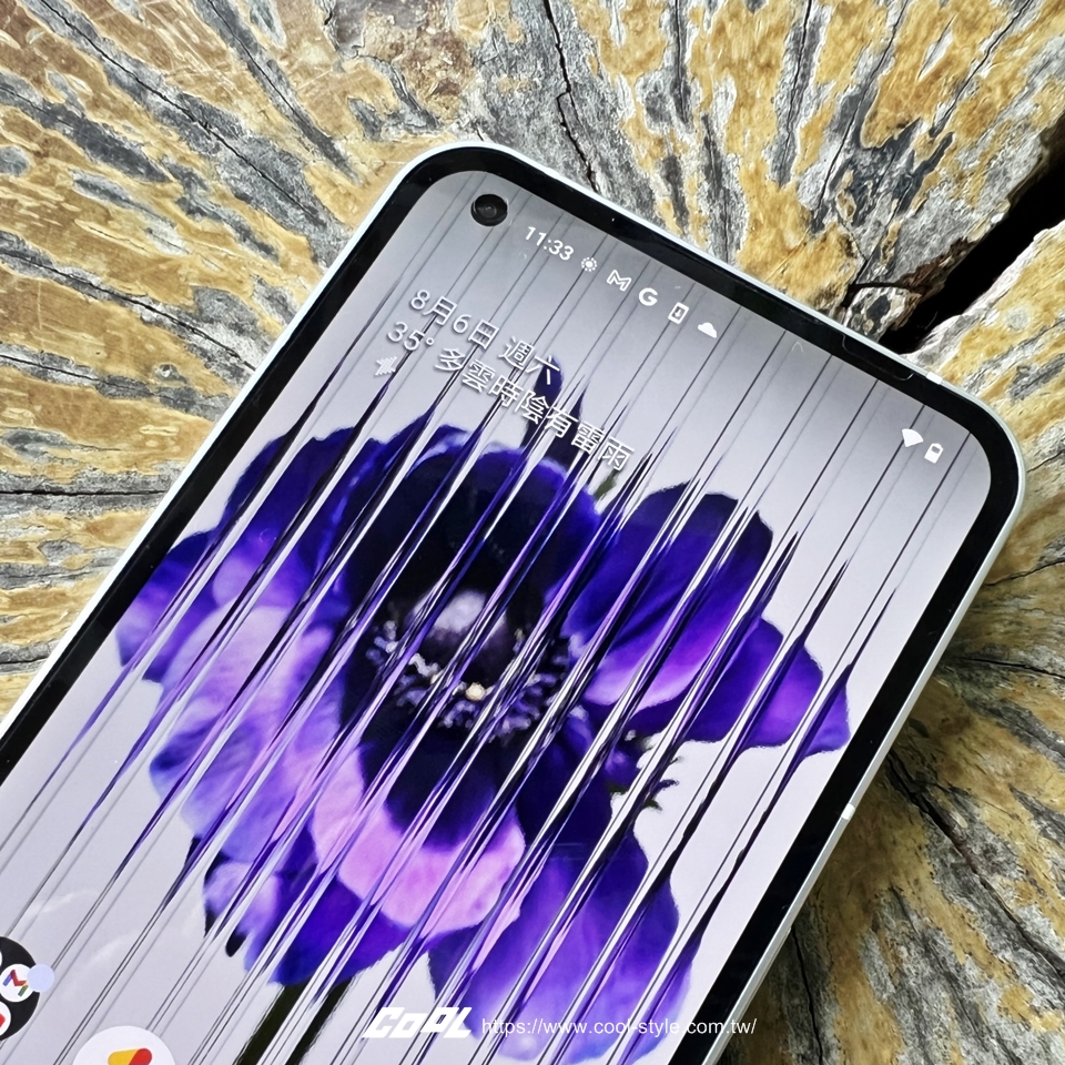 話題手機 Nothing Phone (1) 開箱試玩！透明未來感機身、Glyph Interface 燈效，網：比 iPhone 炫炮