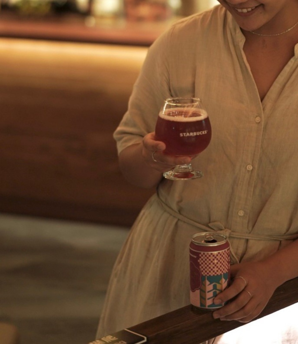 來去星巴克喝一杯！星巴克 10 間「咖啡啤酒、調酒」限定門市推薦，微醺夏日夜加碼推「買一送一」