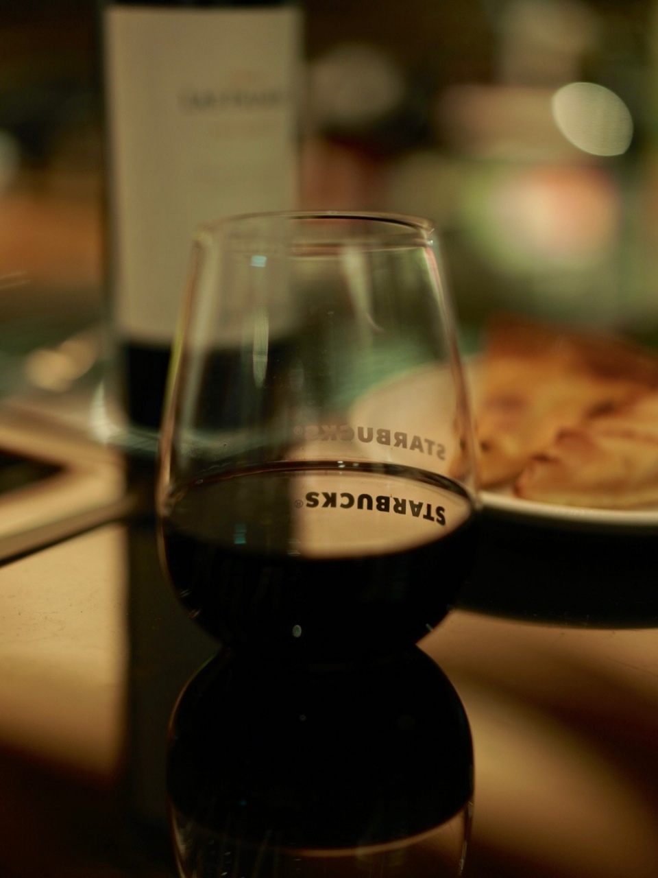 來去星巴克喝一杯！星巴克 10 間「咖啡啤酒、調酒」限定門市推薦，微醺夏日夜加碼推「買一送一」