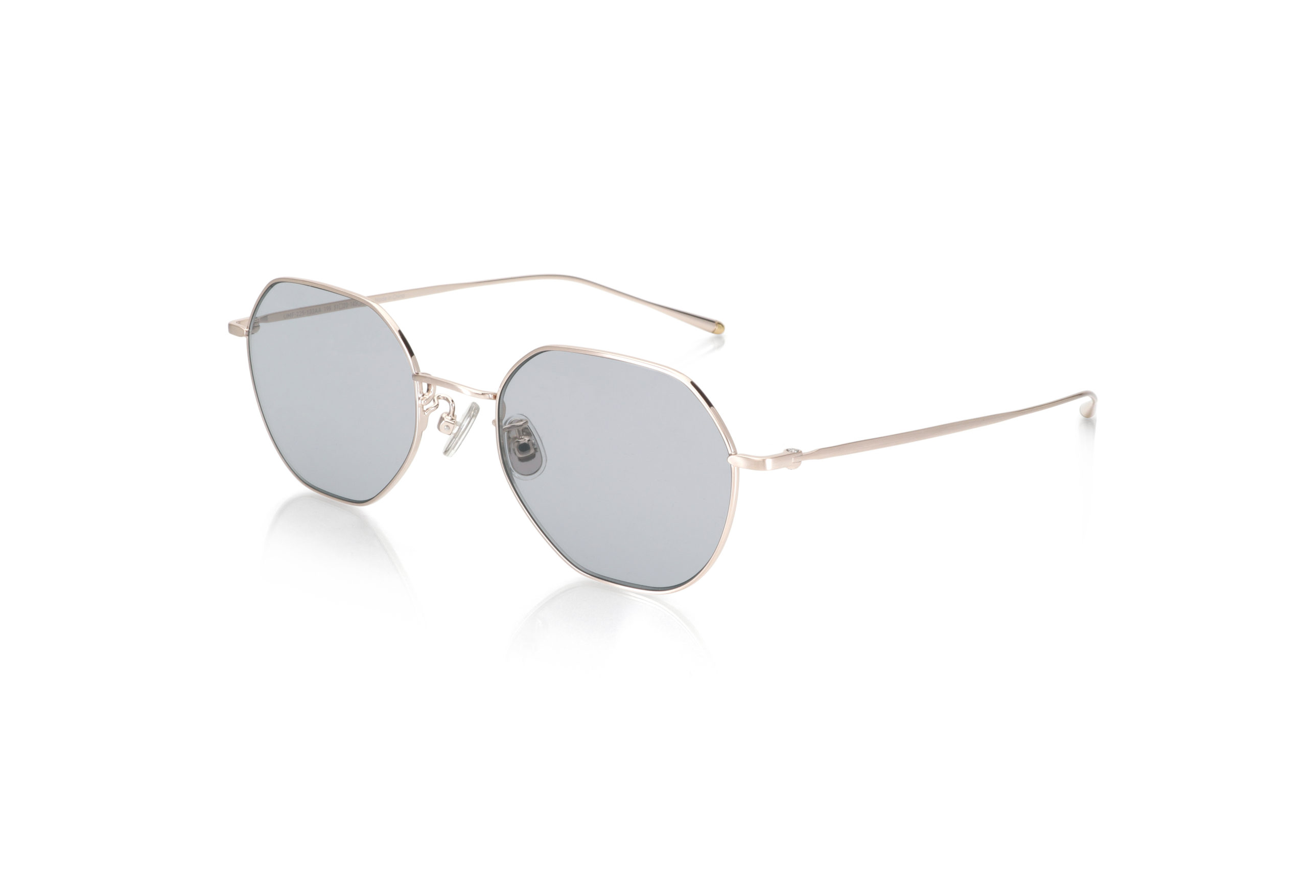 墨鏡控必敗款！JINS不挑臉型百搭「錐形框」戴上秒增時尚感室內室外一鏡搞定