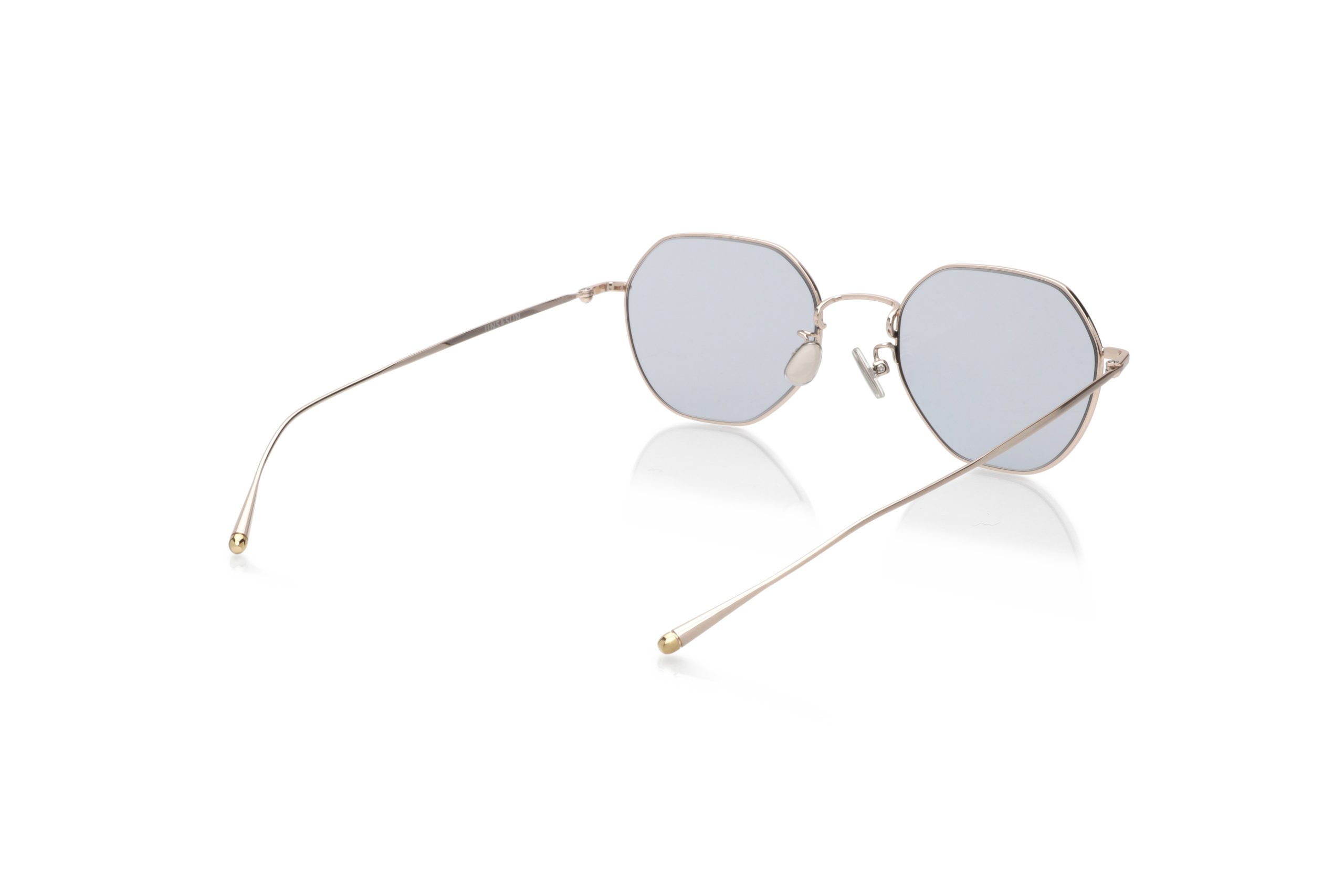 墨鏡控必敗款！JINS不挑臉型百搭「錐形框」戴上秒增時尚感室內室外一鏡搞定