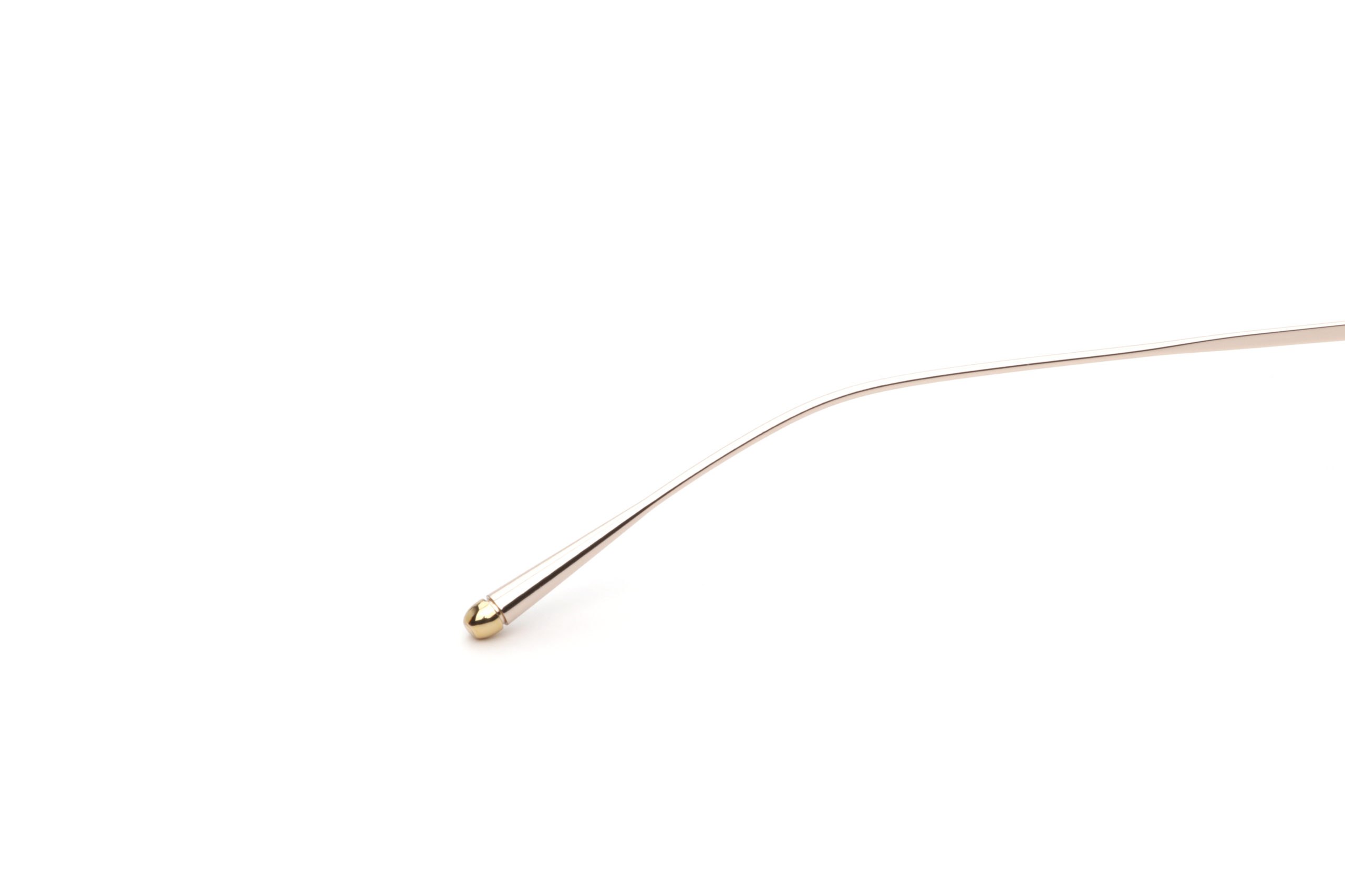 墨鏡控必敗款！JINS不挑臉型百搭「錐形框」戴上秒增時尚感室內室外一鏡搞定