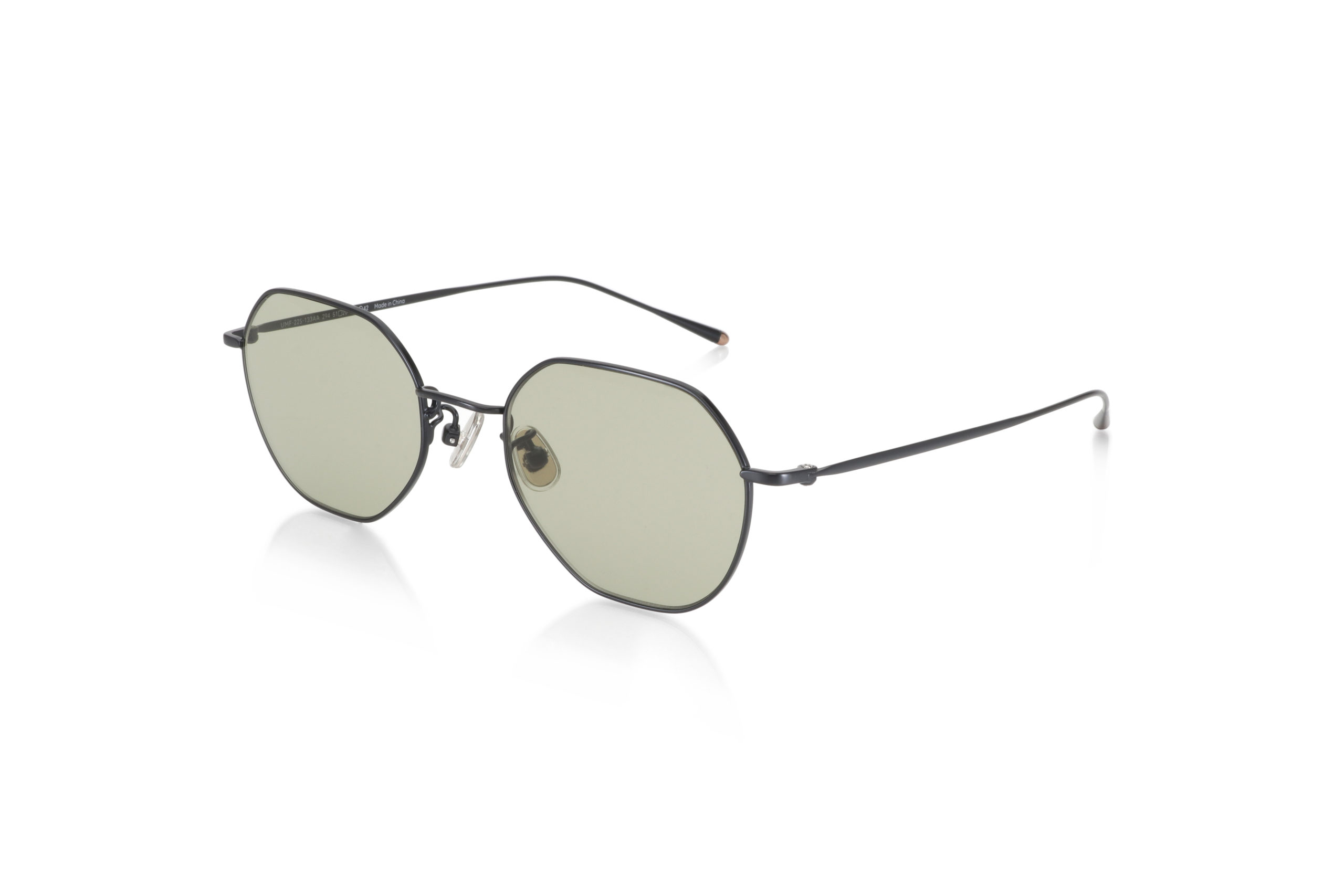 墨鏡控必敗款！JINS不挑臉型百搭「錐形框」戴上秒增時尚感室內室外一鏡搞定