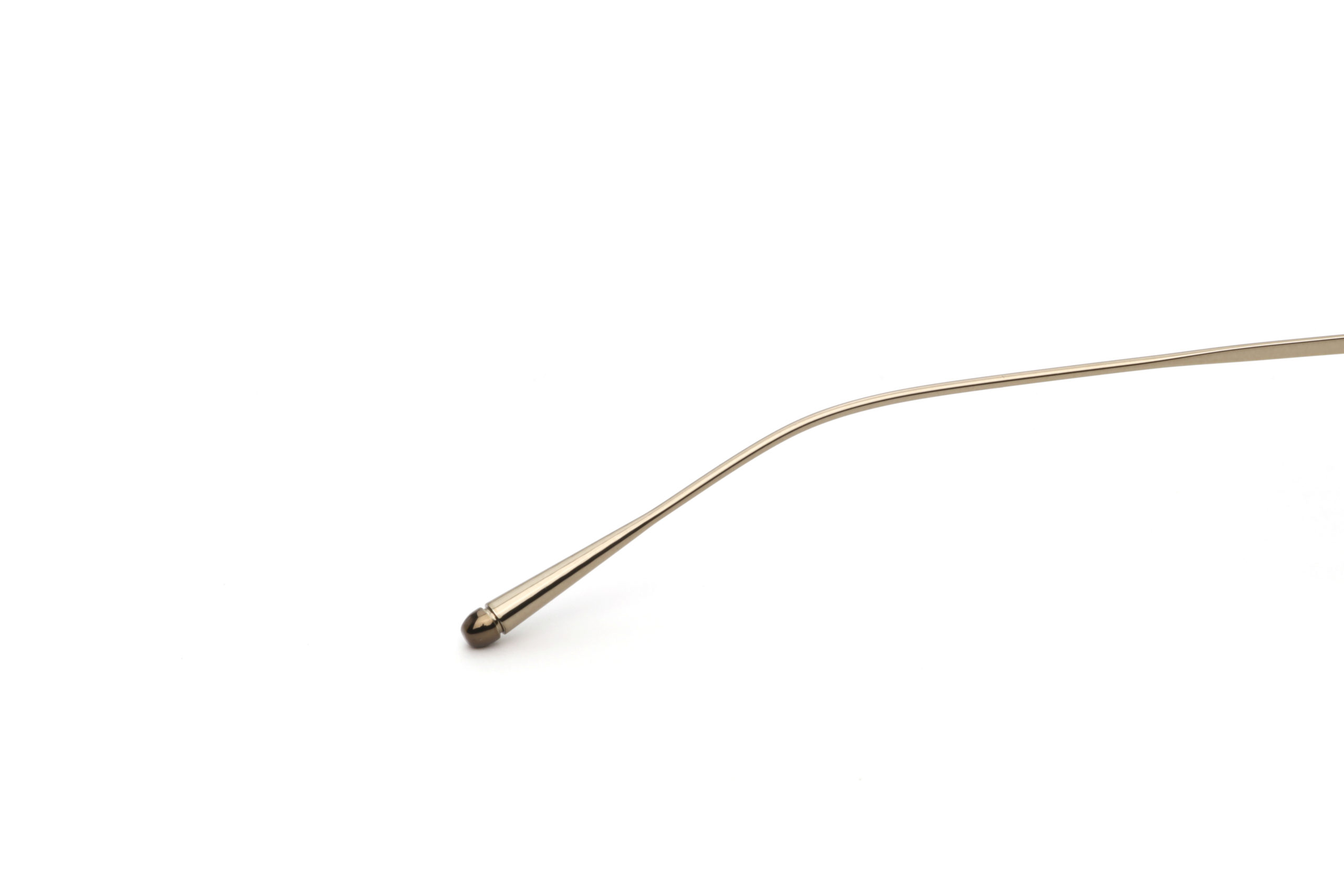 墨鏡控必敗款！JINS不挑臉型百搭「錐形框」戴上秒增時尚感室內室外一鏡搞定