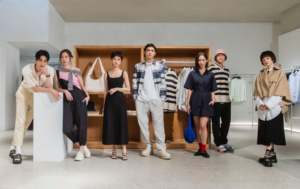 Jennie 火爆同款包包三千有找! 極簡時尚品牌 COS 全台首間實體專賣店登陸 101 !