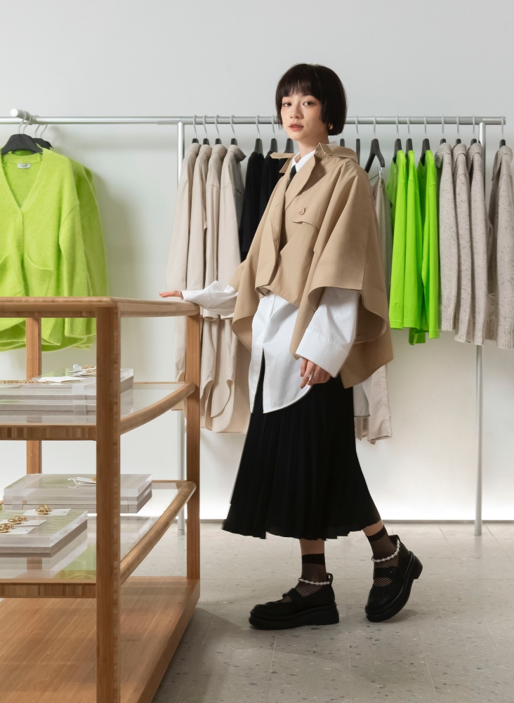 Jennie 火爆同款包包三千有找! 極簡時尚品牌 COS 全台首間實體專賣店登陸 101 !