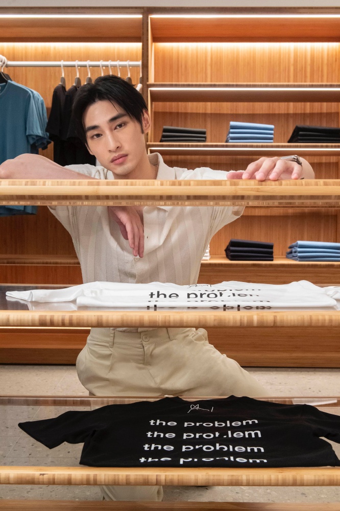 Jennie 火爆同款包包三千有找! 極簡時尚品牌 COS 全台首間實體專賣店登陸 101 !