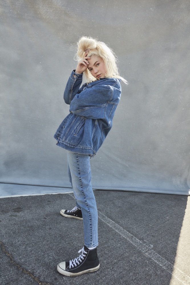 Vibe 感直接拉滿！ Levi's SilverTab 銀標復刻系列 90s 「寬版廓形」叛逆回歸，附上 COOL 專屬好康！