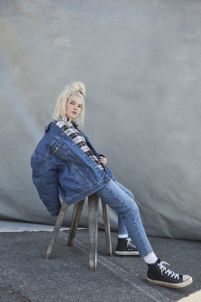 Vibe 感直接拉滿！ Levi's SilverTab 銀標復刻系列 90s 「寬版廓形」叛逆回歸，附上 COOL 專屬好康！