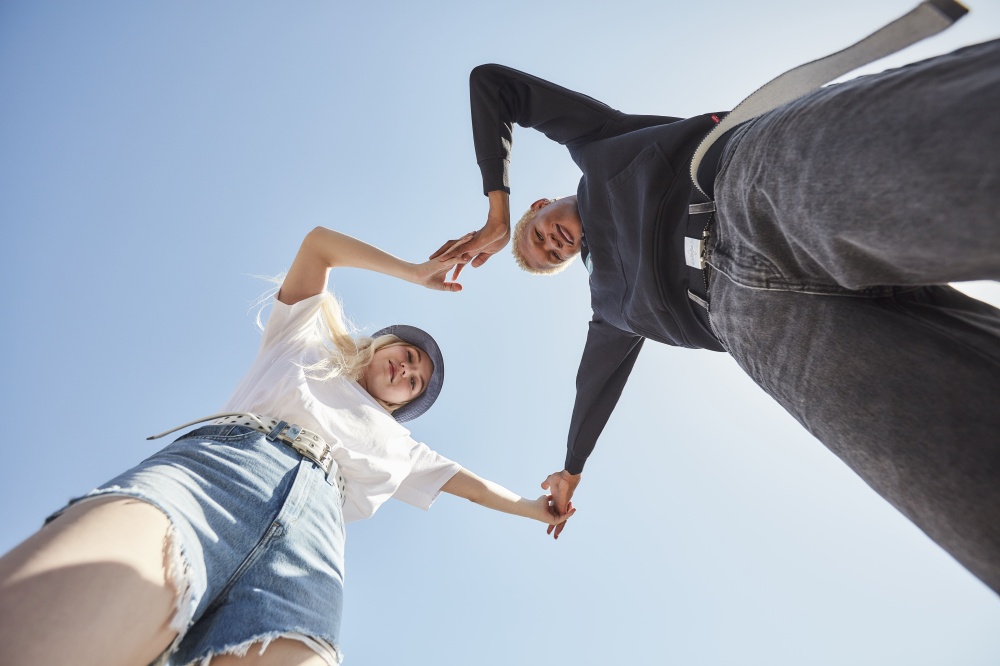 Vibe 感直接拉滿！ Levi's SilverTab 銀標復刻系列 90s 「寬版廓形」叛逆回歸，附上 COOL 專屬好康！