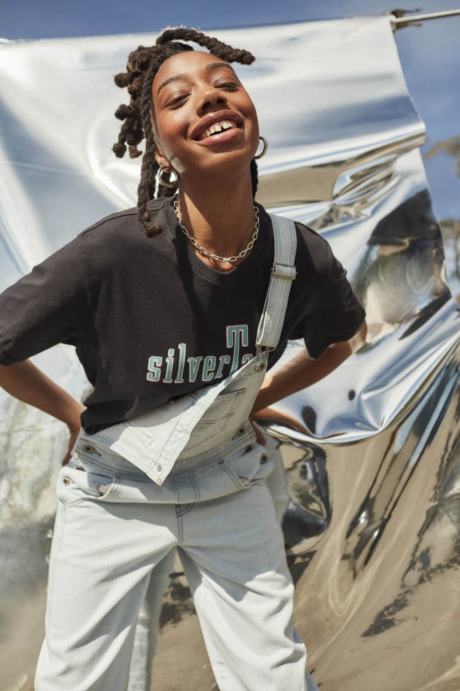 Vibe 感直接拉滿！ Levi's SilverTab 銀標復刻系列 90s 「寬版廓形」叛逆回歸，附上 COOL 專屬好康！