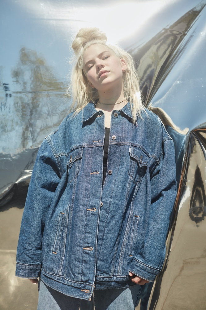 Vibe 感直接拉滿！ Levi's SilverTab 銀標復刻系列 90s 「寬版廓形」叛逆回歸，附上 COOL 專屬好康！