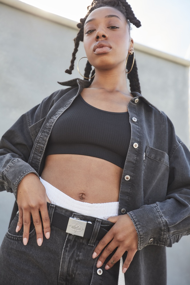 Vibe 感直接拉滿！ Levi's SilverTab 銀標復刻系列 90s 「寬版廓形」叛逆回歸，附上 COOL 專屬好康！