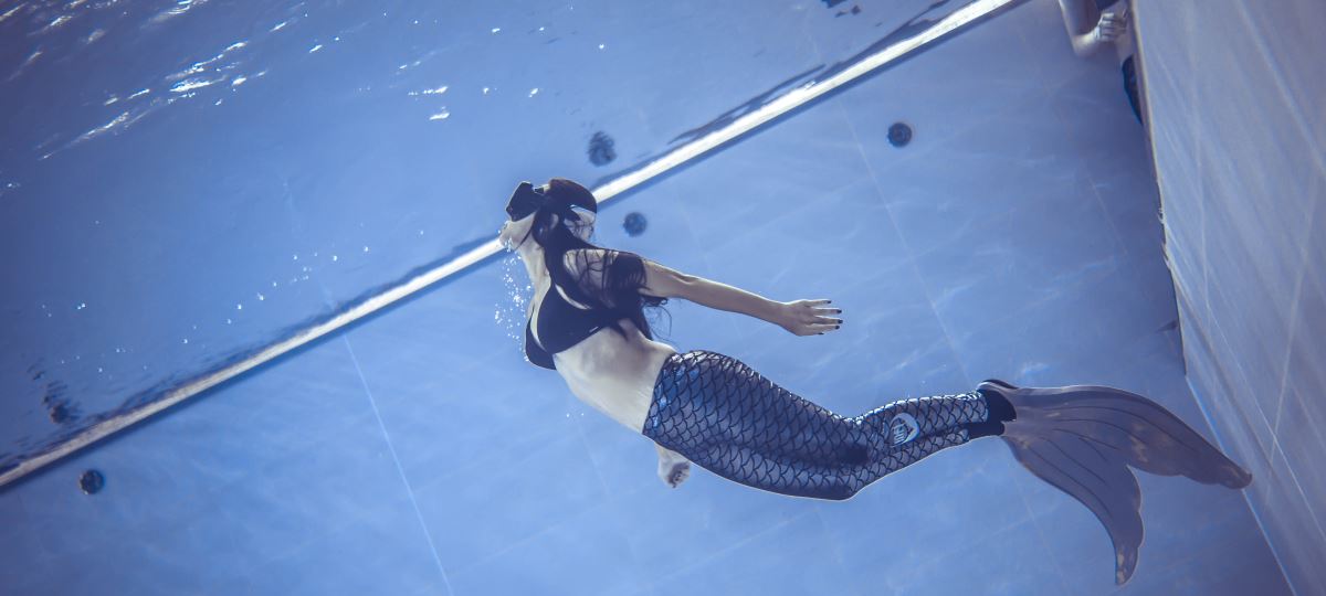 2023 室內玩極限運動好涼快呀！浪漫冰上樂園、霓虹燈衝浪、21米深自由潛水