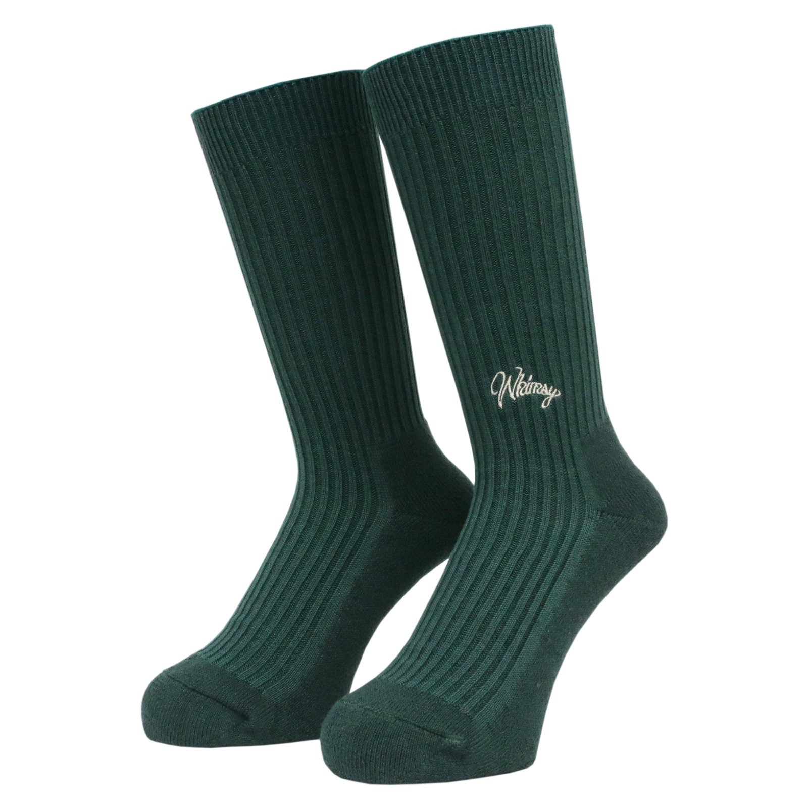 襪子也是 2022 夏季重要的穿搭利器！3 款舒適有型中筒襪推薦